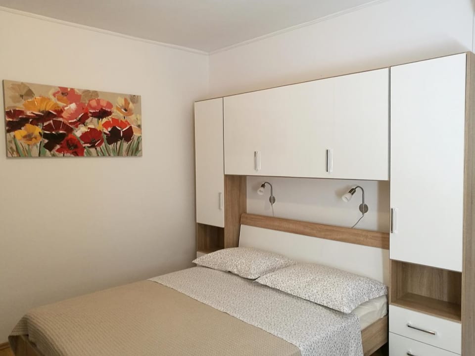 Bed, Decorative detail, Bedroom