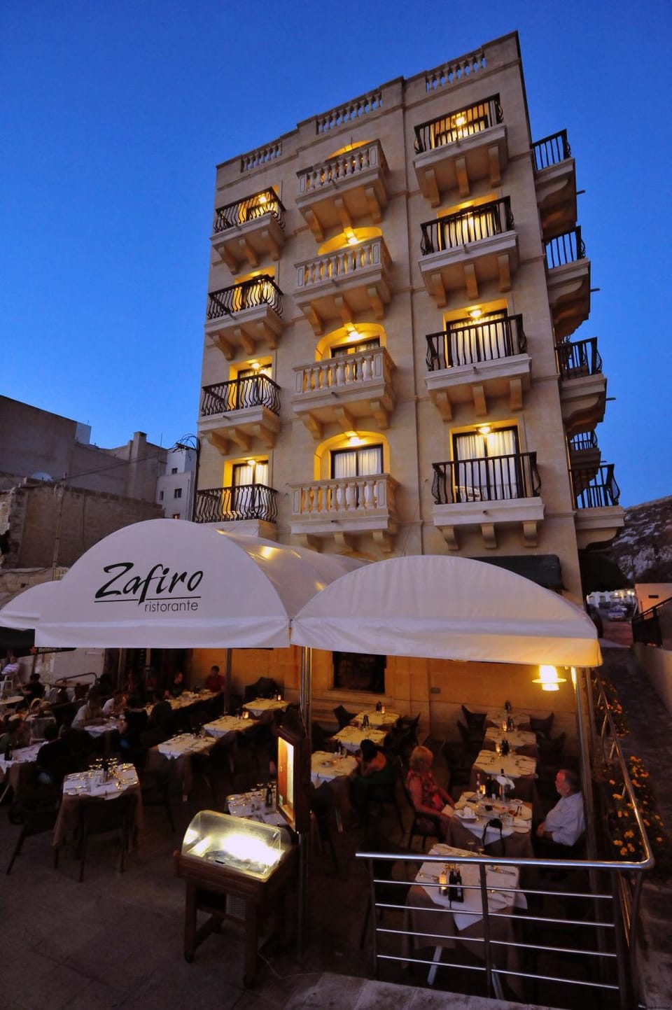 Property building, Restaurant/places to eat, group of guests