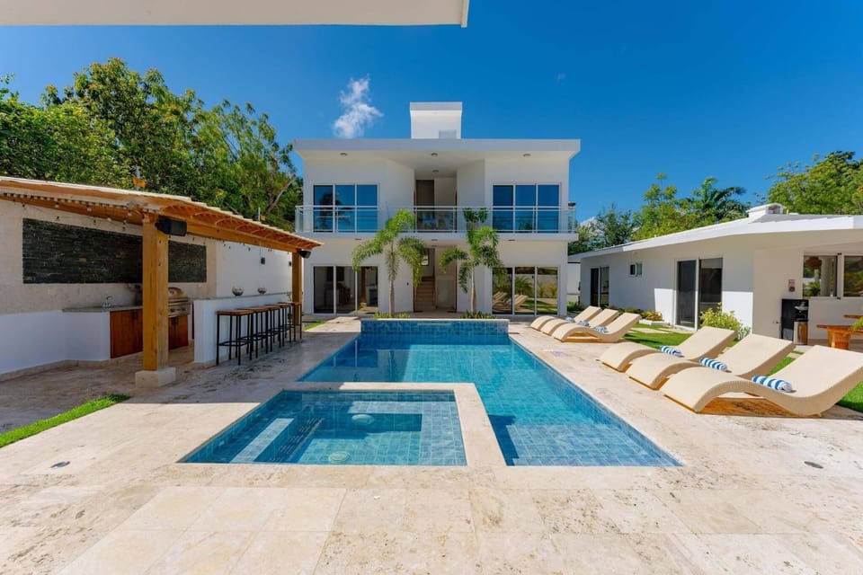 Sosua Perfect Group Stay - 7 Suites Hot Jacuzzi Villa in Sosua