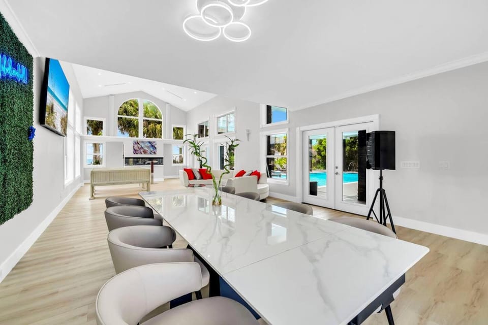 UnbelievaBULL 8BR Estate, Pool, Steps to Beach House in Destin