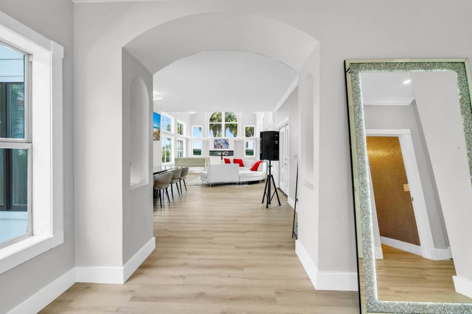 UnbelievaBULL 8BR Estate, Pool, Steps to Beach House in Destin