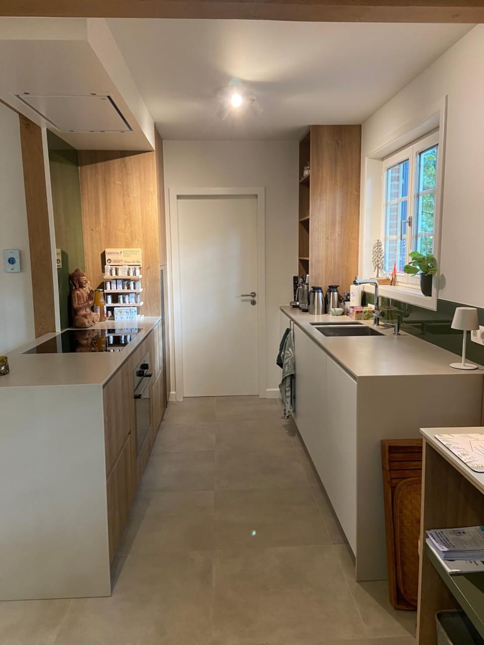 Coffee/tea facilities, Kitchen or kitchenette, dishwasher, stove