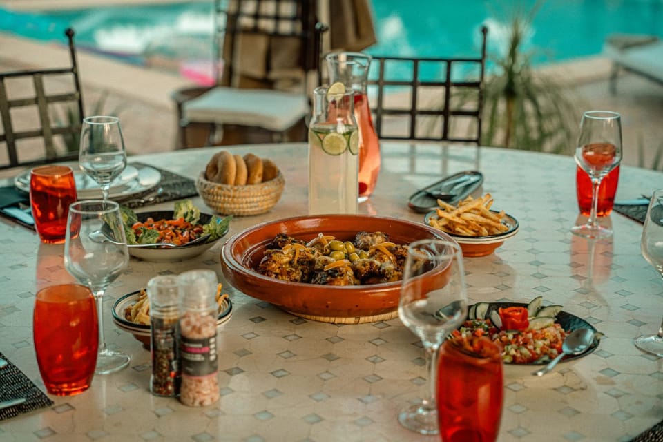 Food and drinks, Food, Pool view, Dinner, Drinks