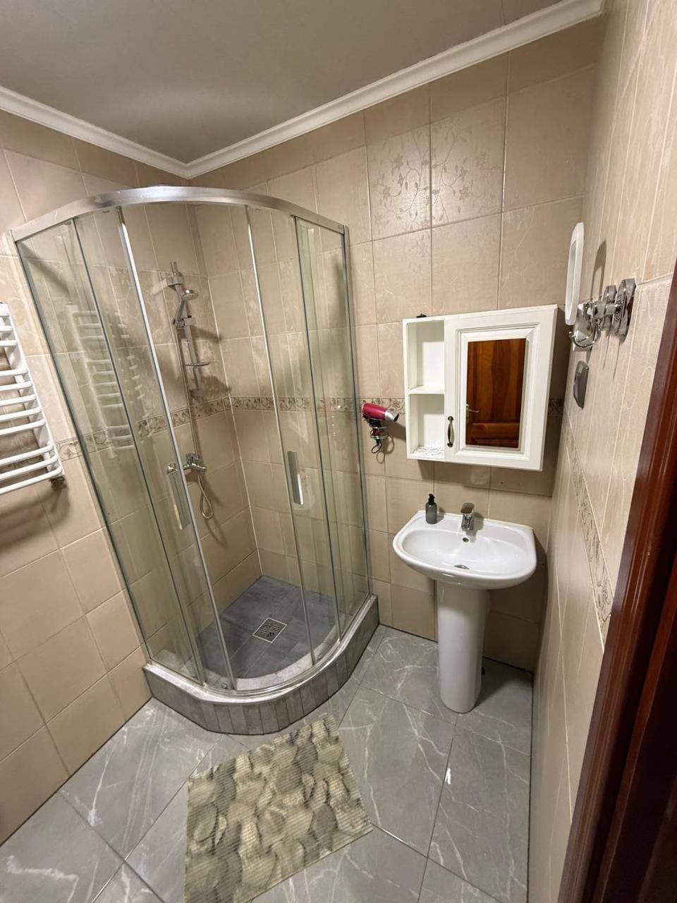 Shower, Toilet, towels
