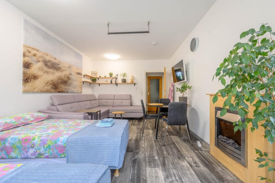 Bed, TV and multimedia, Living room, Seating area