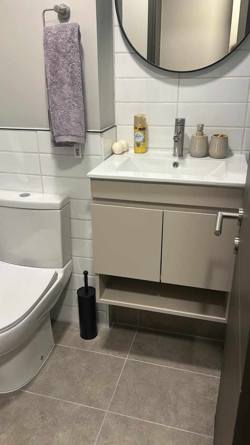 Bathroom, towels
