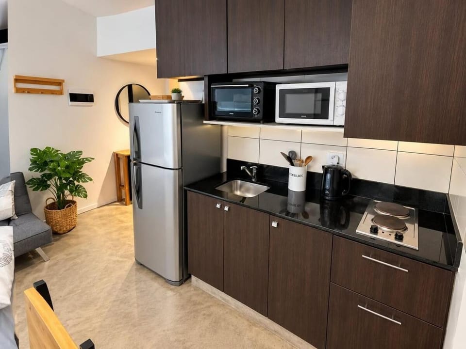 Coffee/tea facilities, Kitchen or kitchenette, Dining area, dishwasher, minibar, oven, pet friendly, stove, toaster