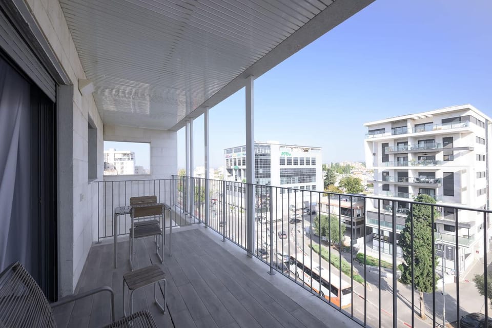 Wonderful 4 bedroom apartment BY MadrigalRentals Apartment in Haifa District