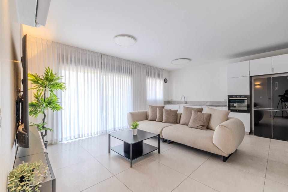 Wonderful 4 bedroom apartment BY MadrigalRentals Apartment in Haifa District