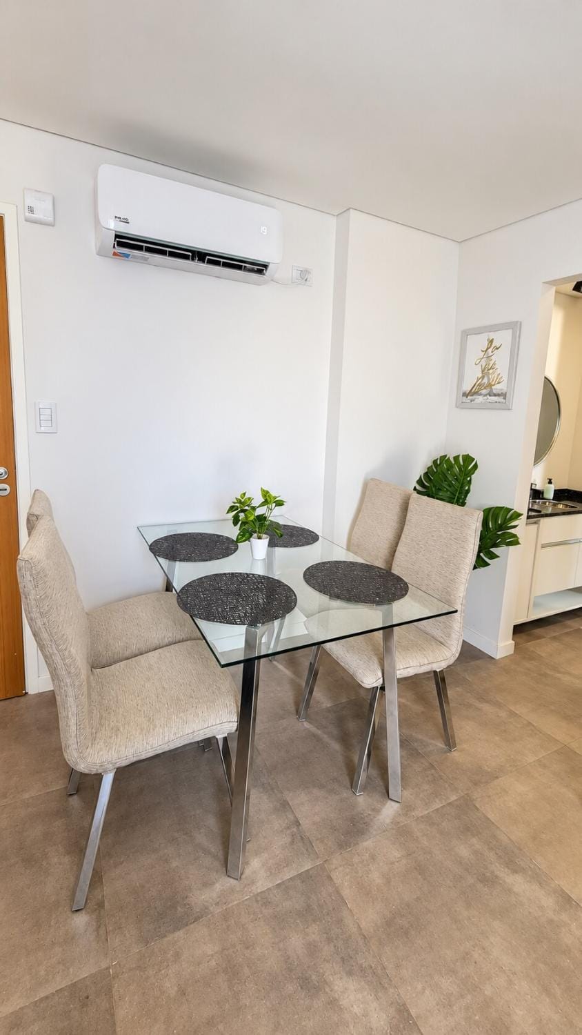 Kitchen or kitchenette, Living room, Seating area, Dining area, air conditioner