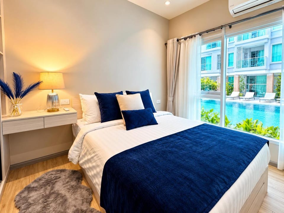 Bed, Photo of the whole room, Bedroom, Pool view