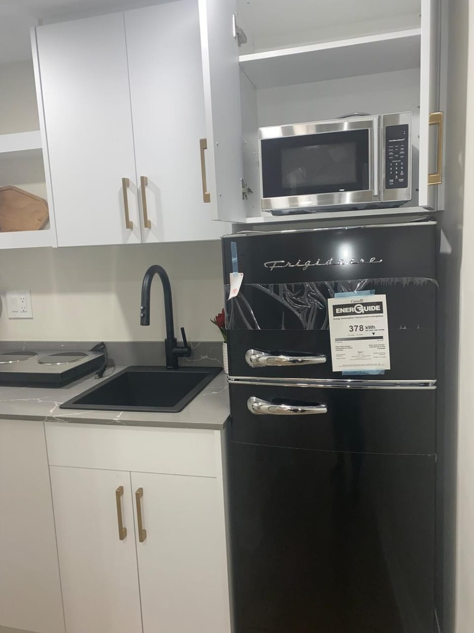 Cozy mini getaway Apartment in Welland