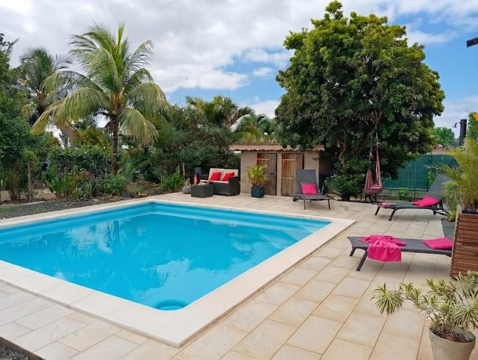 F3 entre mer et montagne House in Leeward Islands