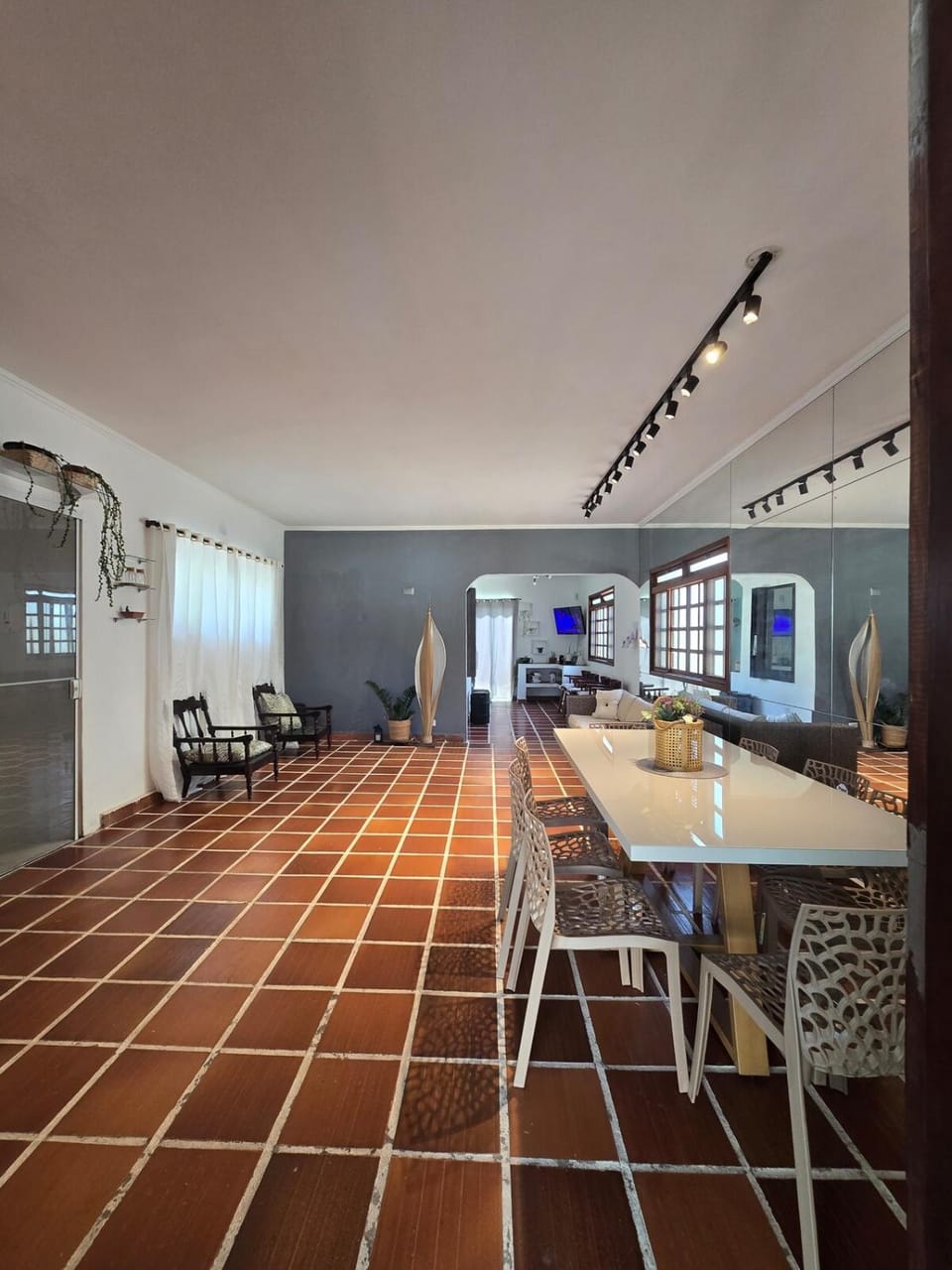 TV and multimedia, Dining area
