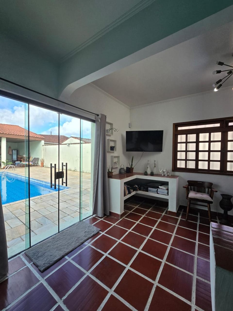 Communal lounge/ TV room, TV and multimedia, Evening entertainment, Pool view