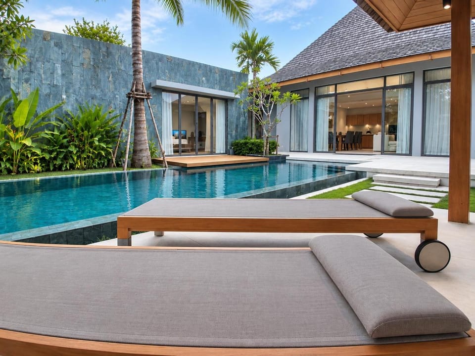 Patio, Balcony/Terrace, Seating area, Swimming pool, sunbed