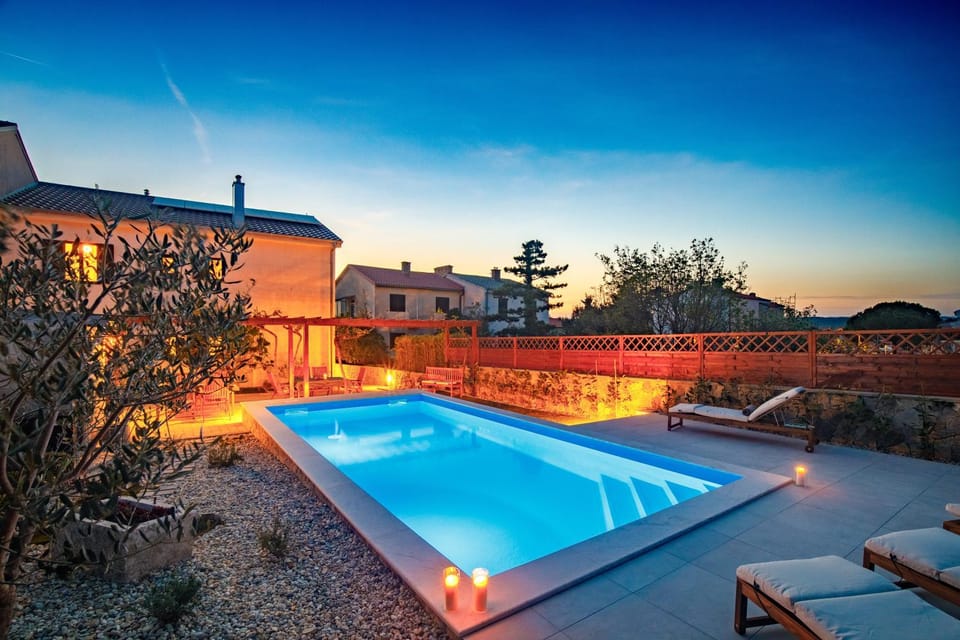 Home Away From Home with a heated pool Apartment in Primorje-Gorski Kotar County