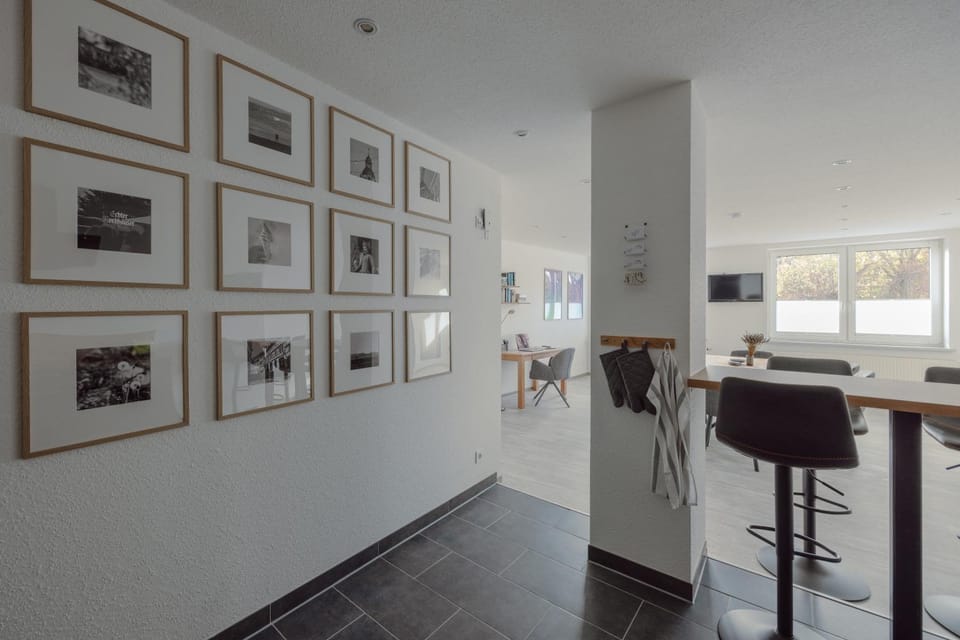 TV and multimedia, Kitchen or kitchenette, Living room, Seating area, Dining area, kitchen