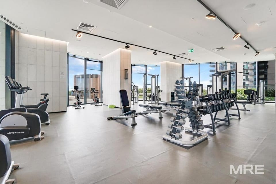 SORA Luxury 3 Bedroom Pool, Spa & Parking Apartment in Southbank