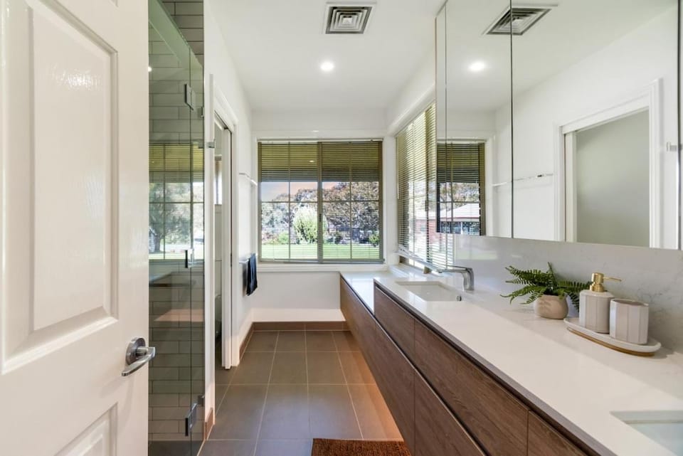 Holiday home for Families & Groups in Greenvale House in Greenvale