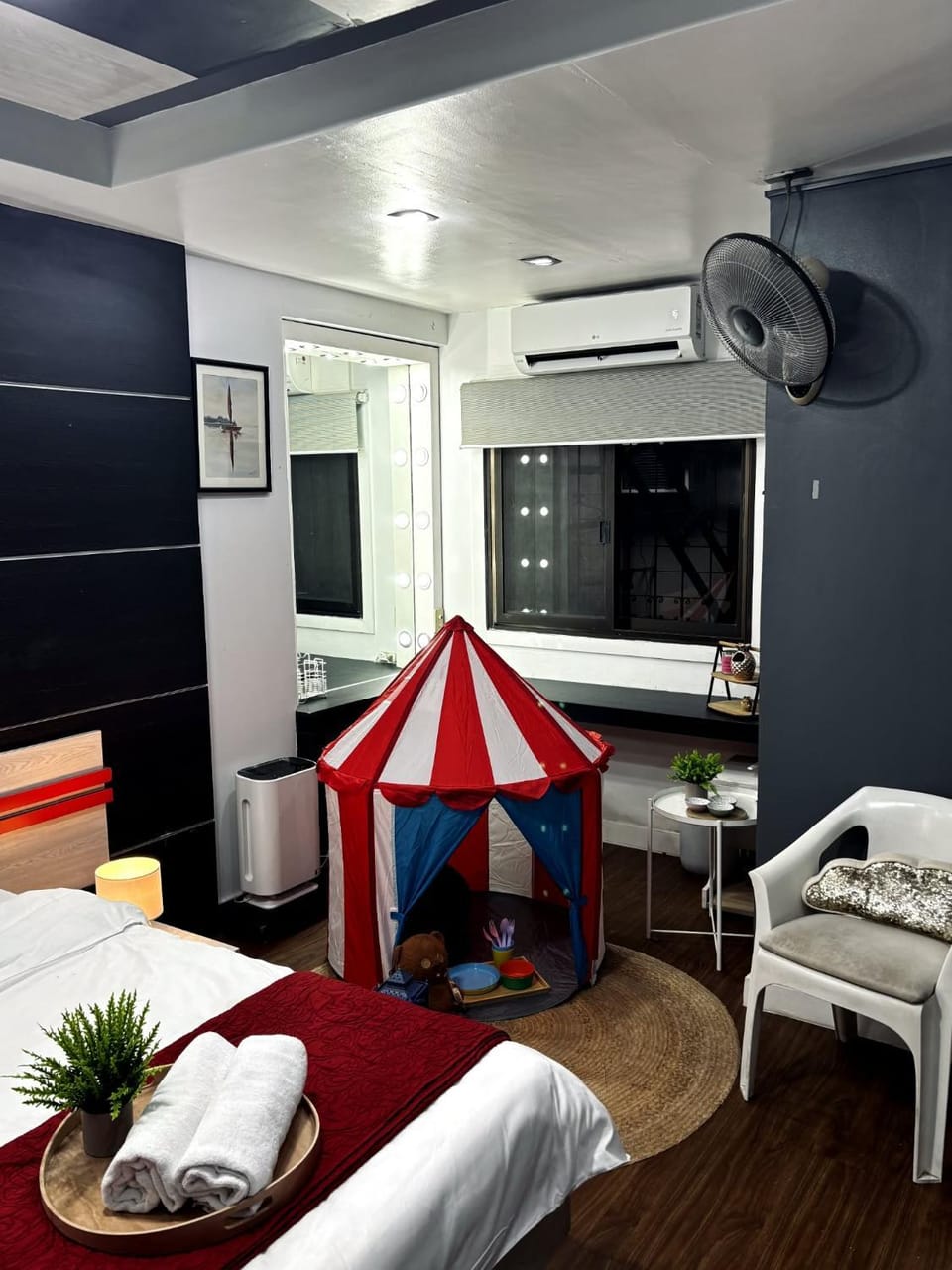 Bedroom, air conditioner