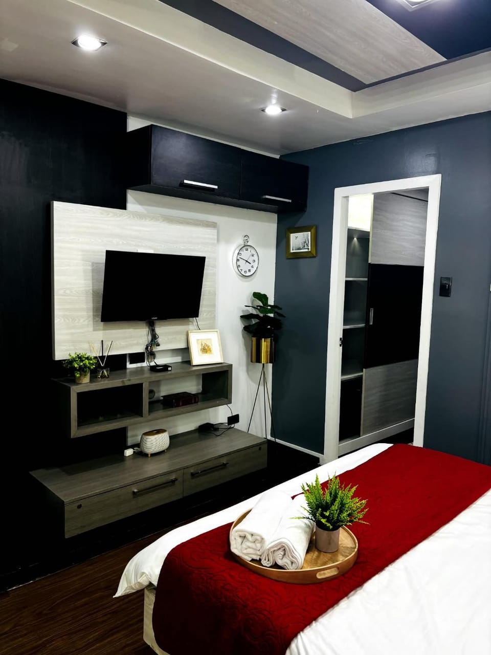 Bed, TV and multimedia