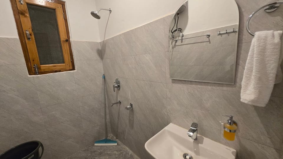 Shower, Bathroom, towels