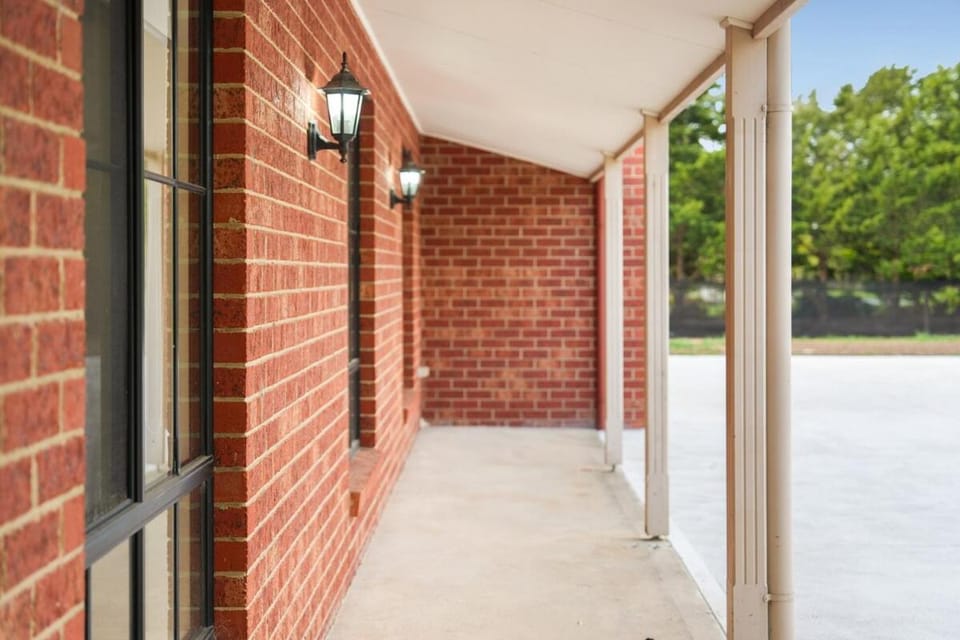 Your Private Country Escape Near Melbourne House in Melbourne