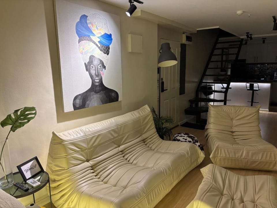 TheUrbanLoft - 3BR, Pool, PS4, Nflx, KSng, CTView Apartment in Quezon City