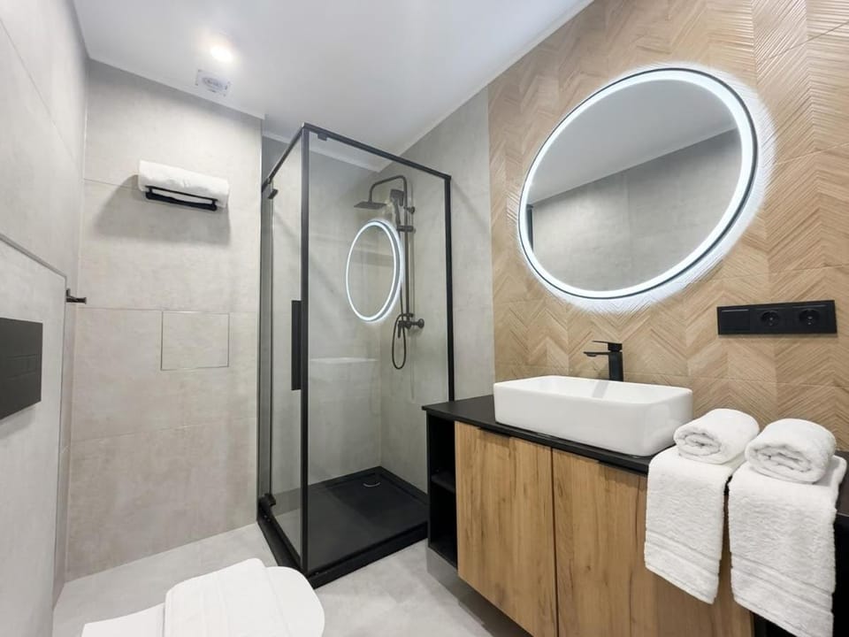 Shower, Bathroom, towels