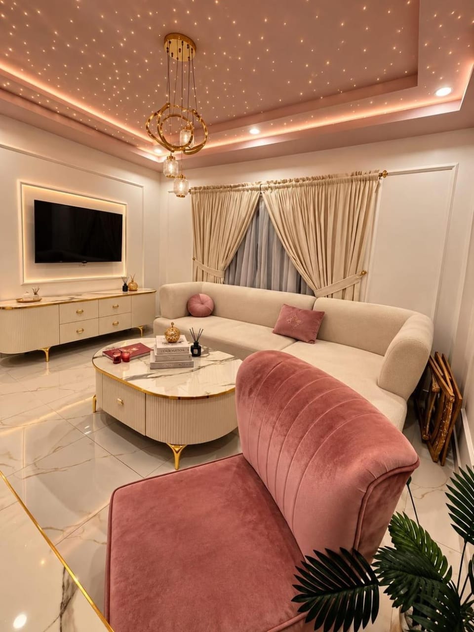 Aura Hotel & Apartments Apartment in Lahore