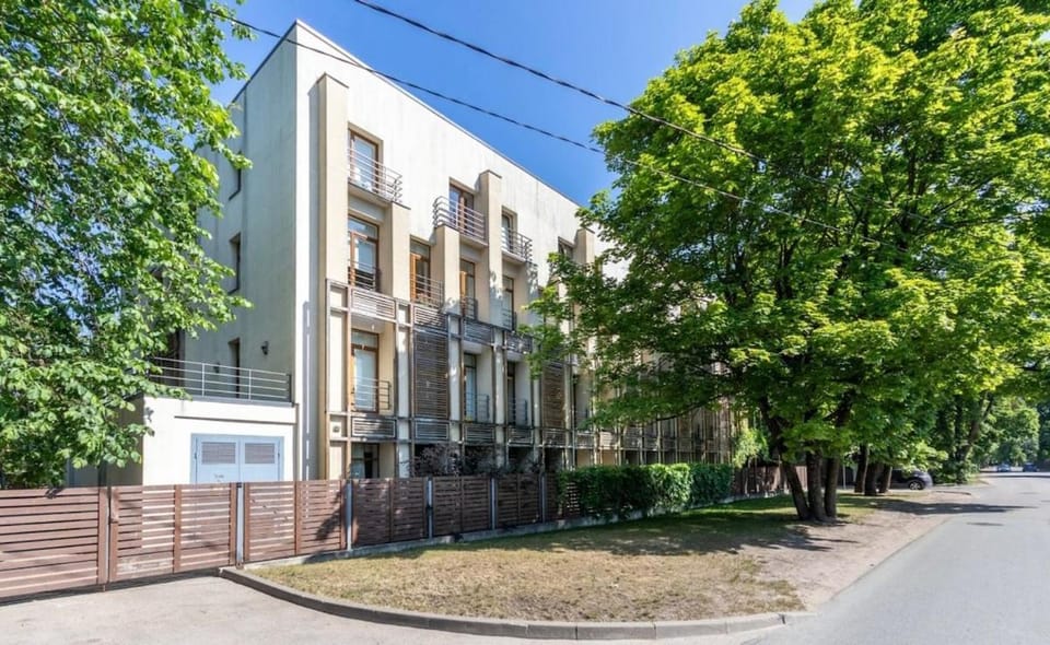 Spacious I Free secured Parking I Spring water Apartment in Riga