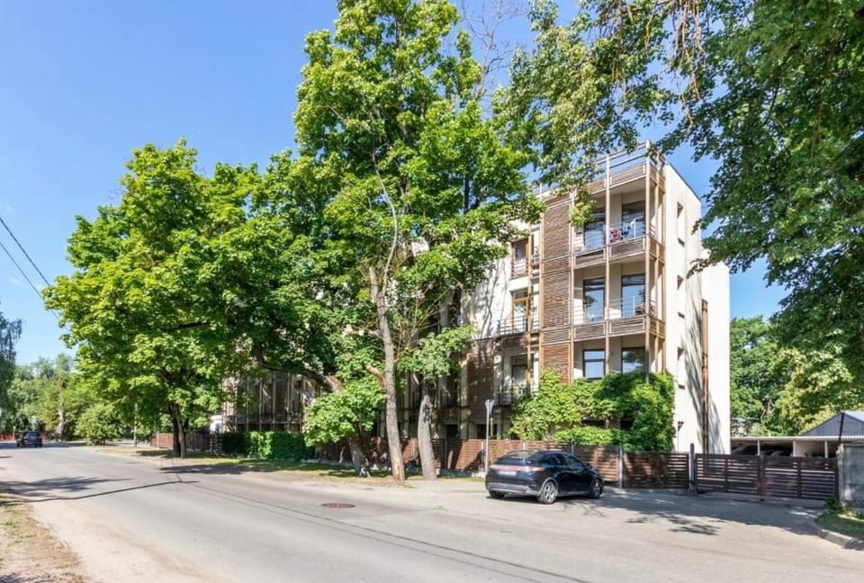 Spacious I Free secured Parking I Spring water Apartment in Riga