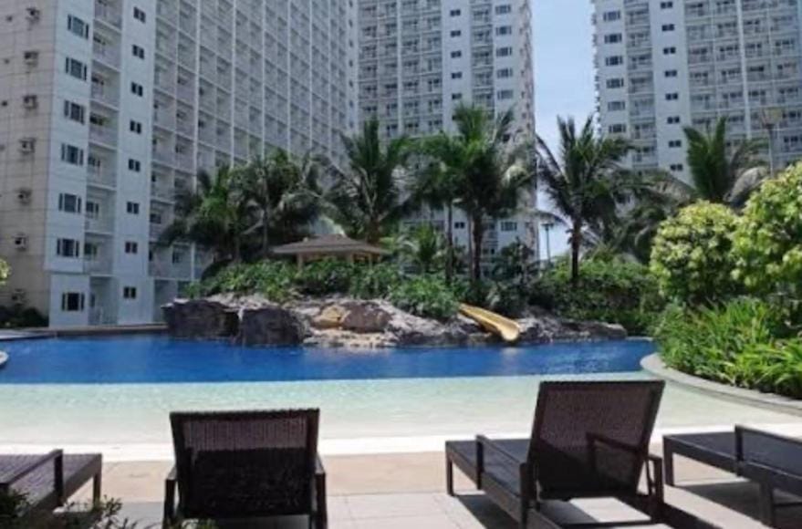 Shore Residences Apartment in Pasay City with balcony pool or city view Apartment in Pasay