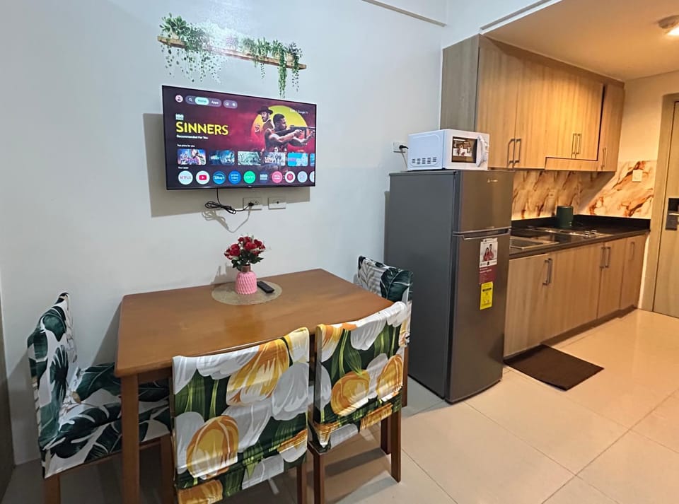 Shore Residences Apartment in Pasay City with balcony pool or city view Apartment in Pasay
