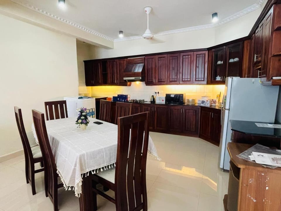 Kitchen or kitchenette, Dining area, dishwasher