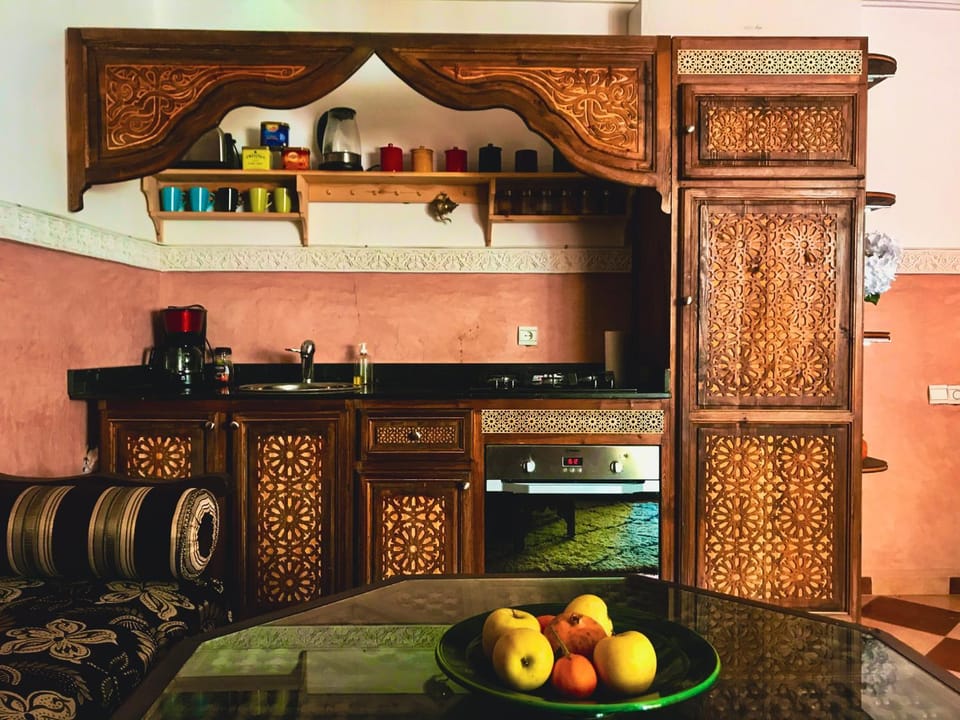 Kitchen or kitchenette, oven