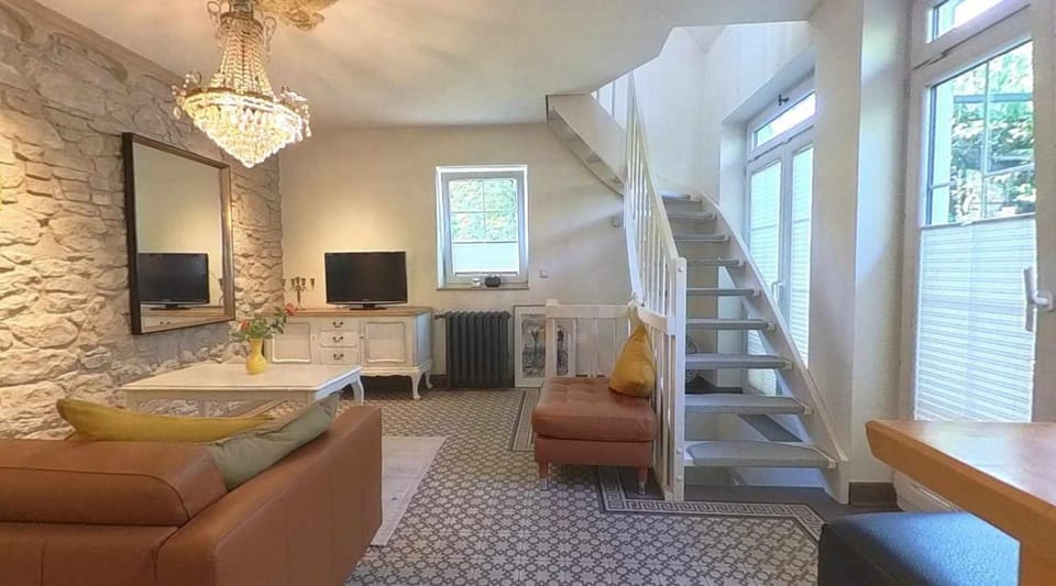 Communal lounge/ TV room, Communal lounge/ TV room, TV and multimedia, Living room, Seating area, Evening entertainment