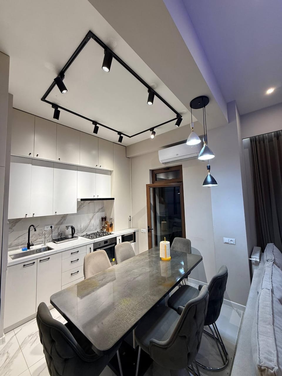 Kitchen or kitchenette, Living room, Seating area, Dining area, minibar, pet friendly, stove