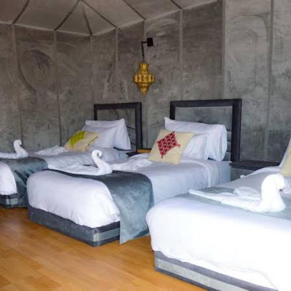 Photo of the whole room, Bedroom, towels