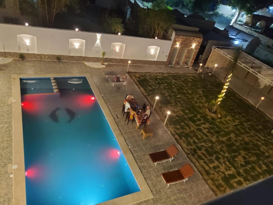 Property building, Restaurant/places to eat, Swimming pool, Breakfast