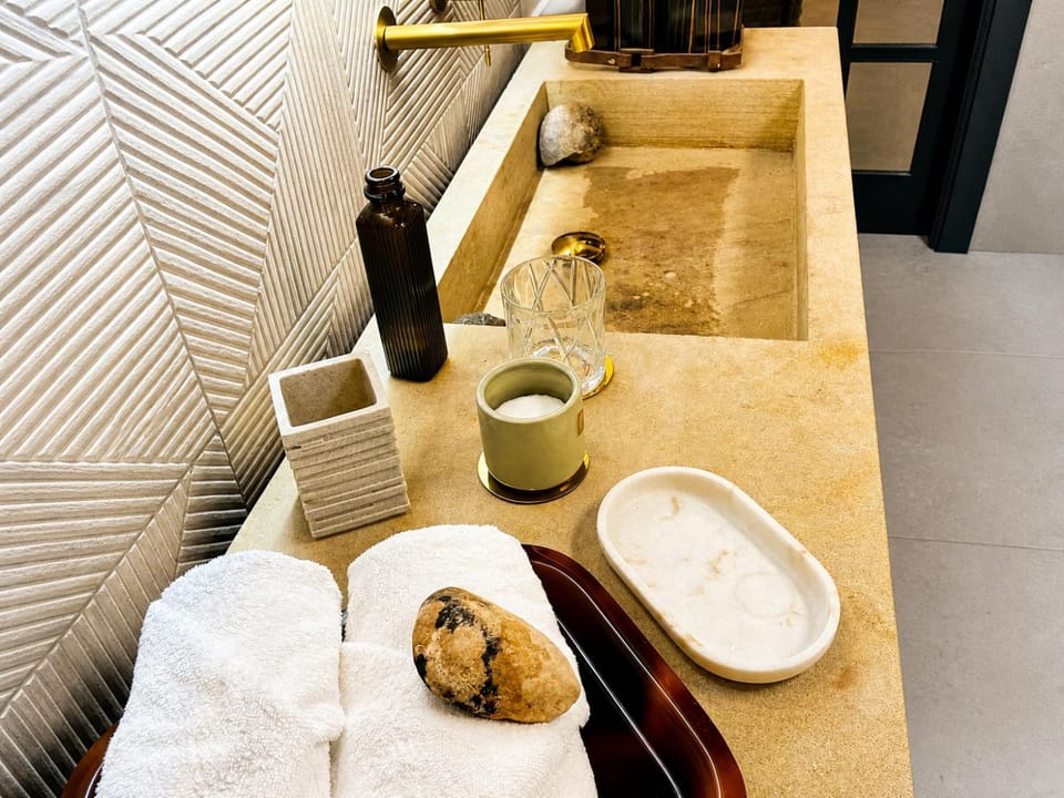 Bathroom, towels