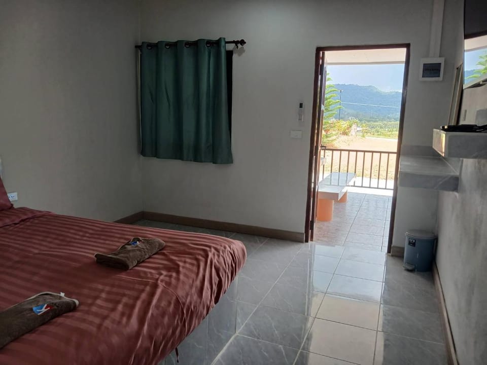 Bed, Natural landscape, View (from property/room), Balcony/Terrace, Photo of the whole room, Bedroom, Mountain view, towels