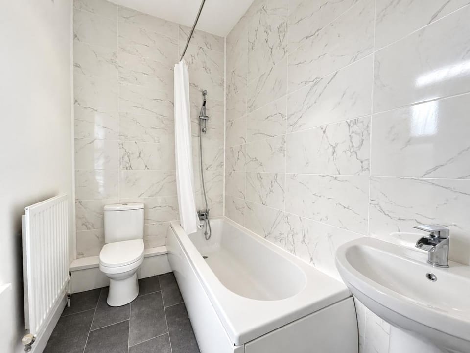 Shower, Toilet, Bathroom, Bath