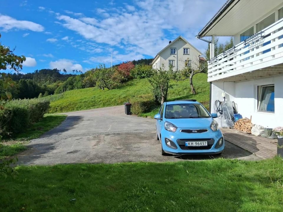 House close to Kjevik Airport with good parking possibilities House in Norway