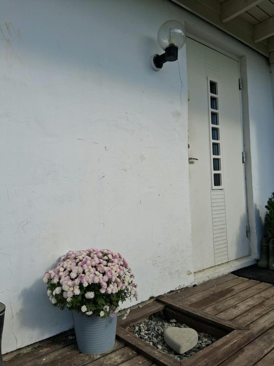 House close to Kjevik Airport with good parking possibilities House in Norway