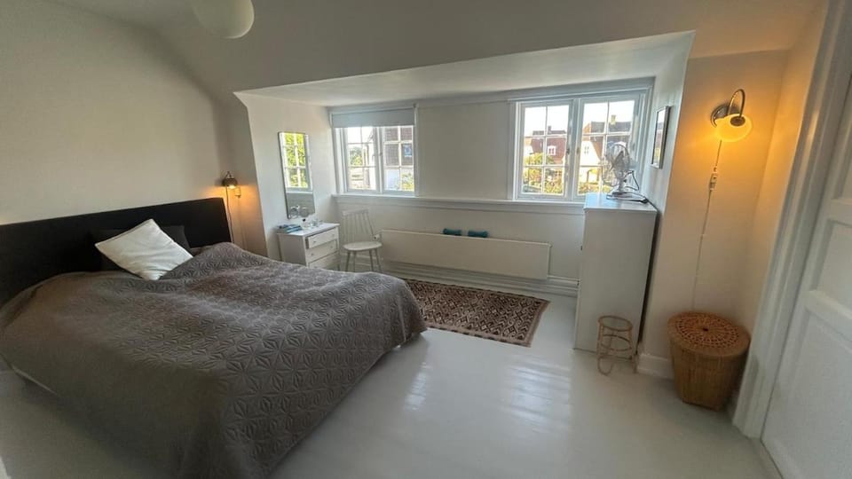 Spacious & Stylish Townhouse close to City Center Villa in Frederiksberg