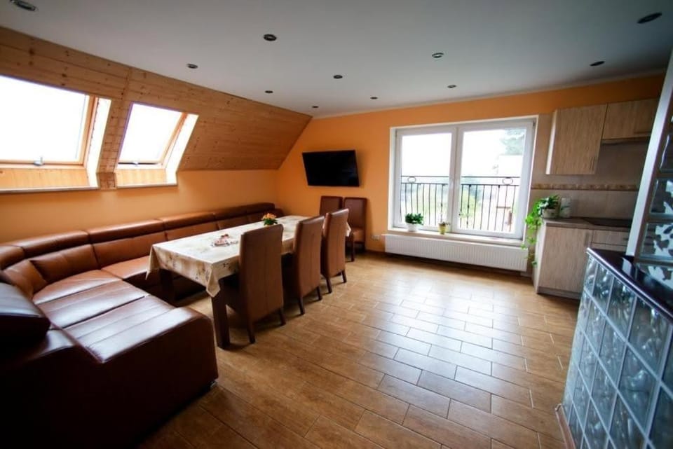 Communal lounge/ TV room, TV and multimedia, Kitchen or kitchenette, Living room, Seating area