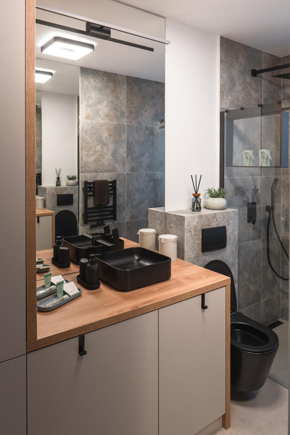 Shower, Toilet, Bathroom, laundry, washing machine