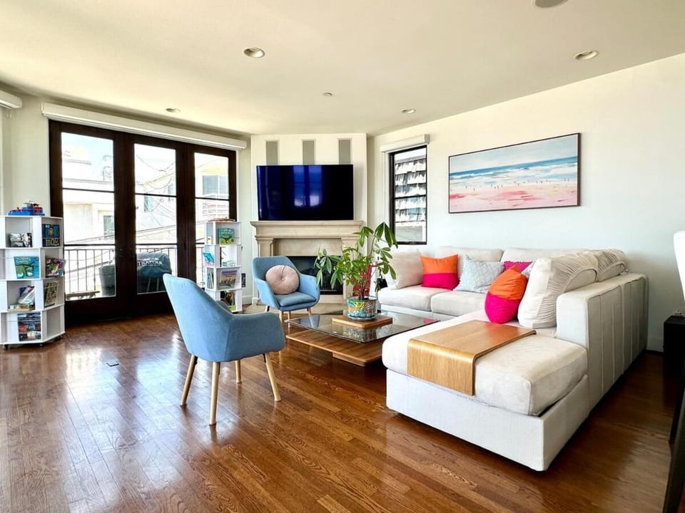 Dream Vacation Tuscan Family Beach Home 3 Bed 3 Bath House in Manhattan Beach